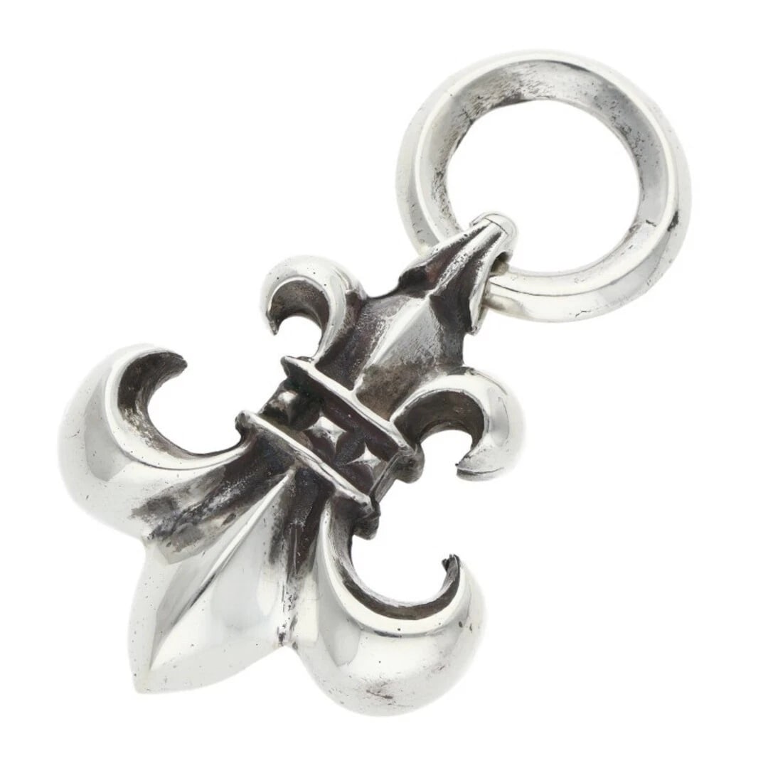 CHROME HEARTS PENDANT OLD SILVER NECKLACE TOP: Chrome Hearts Pendant Old Silver Necklace Top Brand: Chrome Hearts Type/Style: Necklace Material: 925 Silver Color: silver Size: vertical 4.4cm Accessories: None Accessories Notice: When purchasing