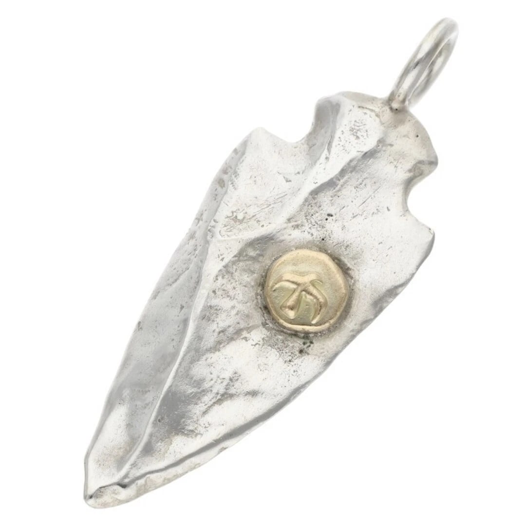 GORROWS OLD GOLD METAL ARROWHEAD MEDIUM NECKLACE TOP (1 of 5)