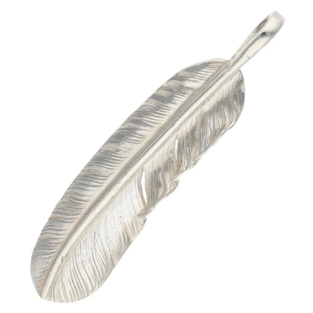 GOROWS PLAIN OVERSIZED FEATHER LEFT FACING NECKLINE TOP: Gorows Plain Oversized Feather Left Facing Neckline Top Brand: goro's Type/Style: Necklace Material: 925 Silver Color: silver Size: vertical 6.8cm Accessories: None Accessories Notice: When
