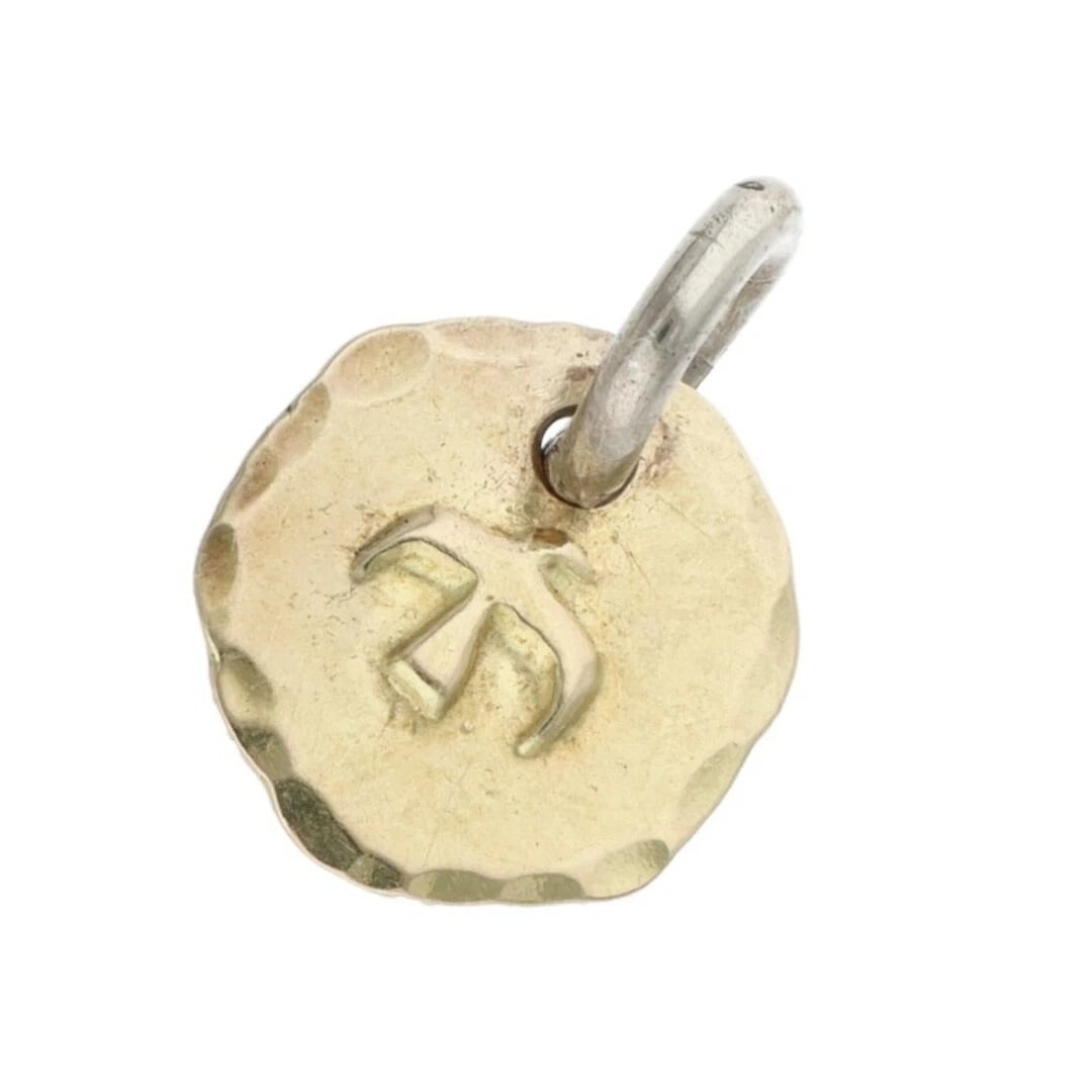 GOROWS GOLD METAL EXTRA-SMALL NECKLACE TOP: Gorows Gold Metal Extra-small Necklace Top Brand: goro's Type/Style: Necklace Material: Gold Color: Gold Size: vertical 1.2cm Accessories: None Accessories Notice: When purchasing pre-owne