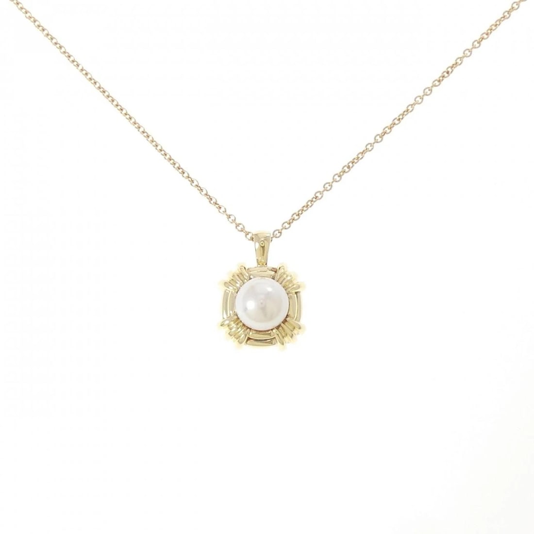 TIFFANY&CO. AKOYA PEARL NECKLACE: TIFFANY&Co. Akoya Pearl Necklace Brand: TIFFANY&Co. Type/Style: TIFFANY&Co. Necklace Material: 750 yellow gold, Color: yellow gold Size: 41cm Pendant length approx. x width approx.: 14.6mmx11.1mm Chai