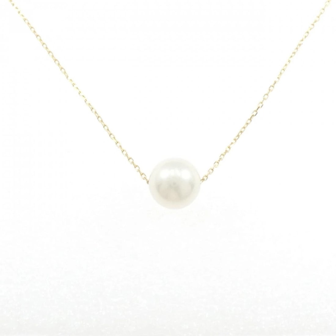 TASAKI AKOYA PEARL NECKLACE: TASAKI Akoya Pearl Necklace Brand: TASAKI Type/Style: Tasaki Necklace Material: 750 yellow gold, Main Stone Akoya Pearl Color: YELLOW GOLD Size: Length38-42cm Actual Size Diameteraround: 8.3mm Chain