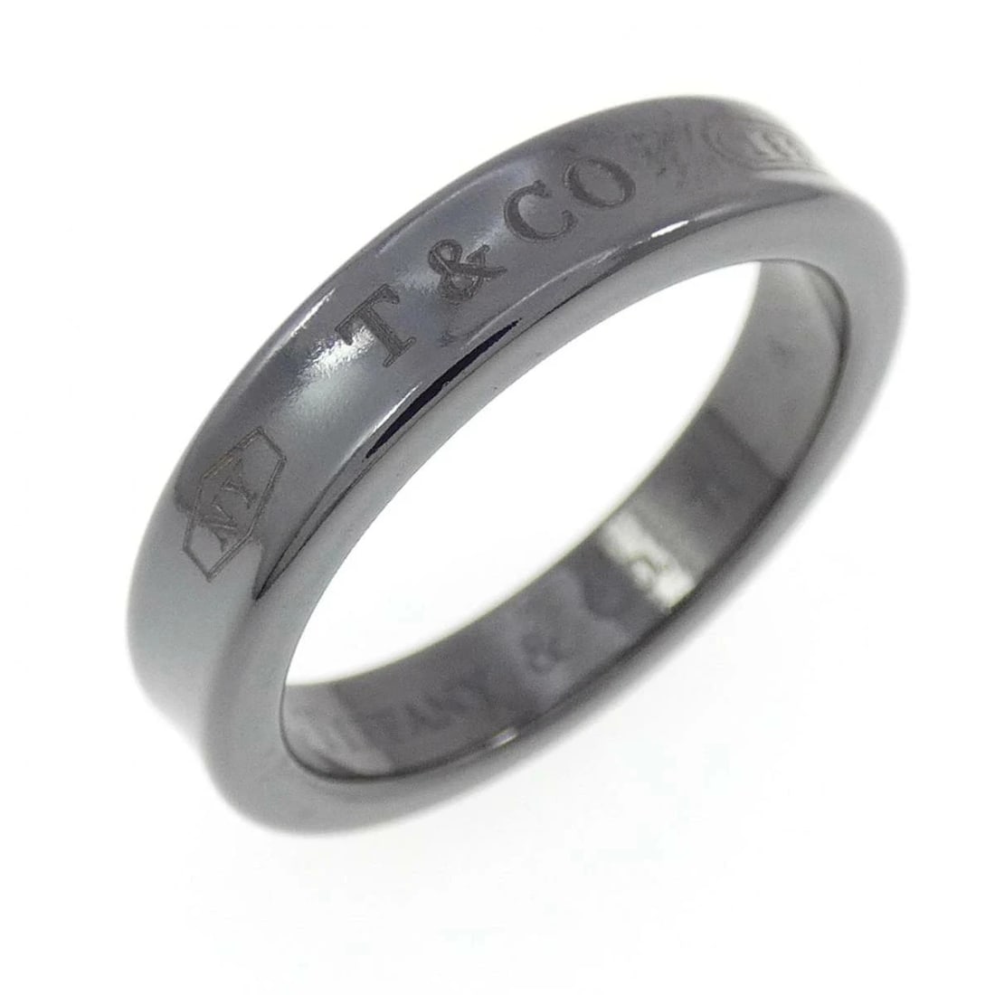 TIFFANY & CO.NARROW RING TITANIUM: Tiffany & Co.Narrow Ring Titanium Brand: Tiffany & Co. Type/Style: Ring Material: Titanium, Color: none Size: US 6 Accessories: None Accessories Notice: When purchasing pre-owned goods, please refer
