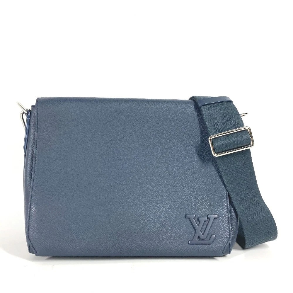 LOUIS VUITTON AEROGRAM TAKEOFF MESSENGER CROSSBODY BAG (1 of 5)