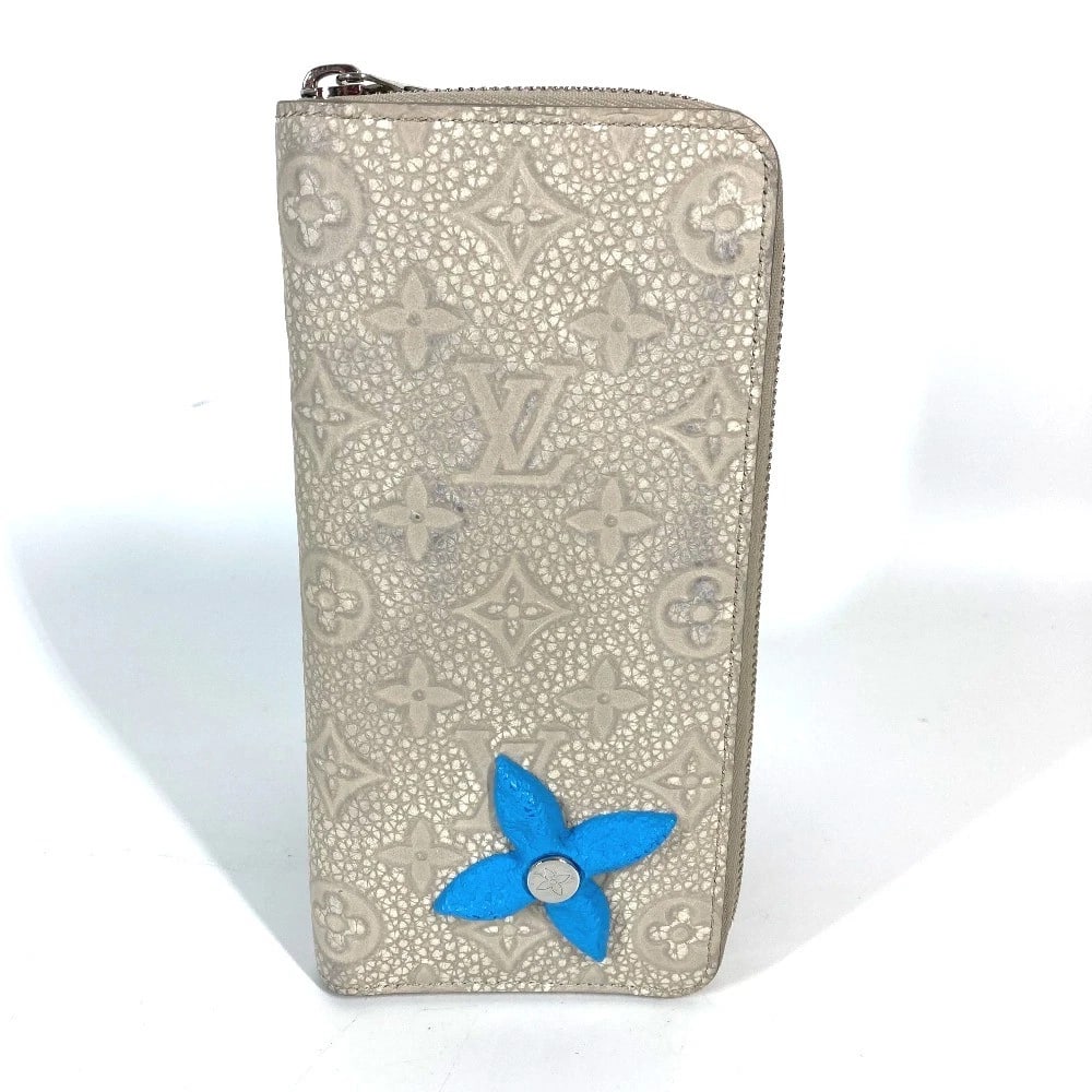 LOUIS VUITTON TAURILLON CLEMENCE - CLIMBING ZIPPY WALLET: LOUIS VUITTON Taurillon Clemence - Climbing Zippy Wallet Brand: LOUIS VUITTON Type/Style: Long Wallet Material: Taurillon ClemenceLeather Color: Beigexblue Size: W3.9xH7.9inch / W10cmxH20cm Access