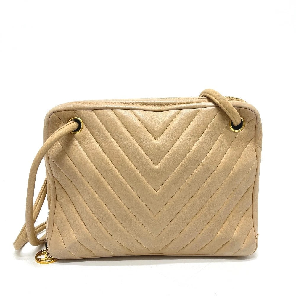 CHANEL MARK CHARM V-STITCH CHEVRON 2-WAY BAG HAND BAG: CHANEL Mark charm V-Stitch Chevron 2-way bag Hand Bag Brand: CHANEL Type/Style: Hand Bag Material: Lambskin Leather Color: Beige Size: W10.6xH7.9xD2.8inch / W27cmxH20cmxD7cm Accessories: None
