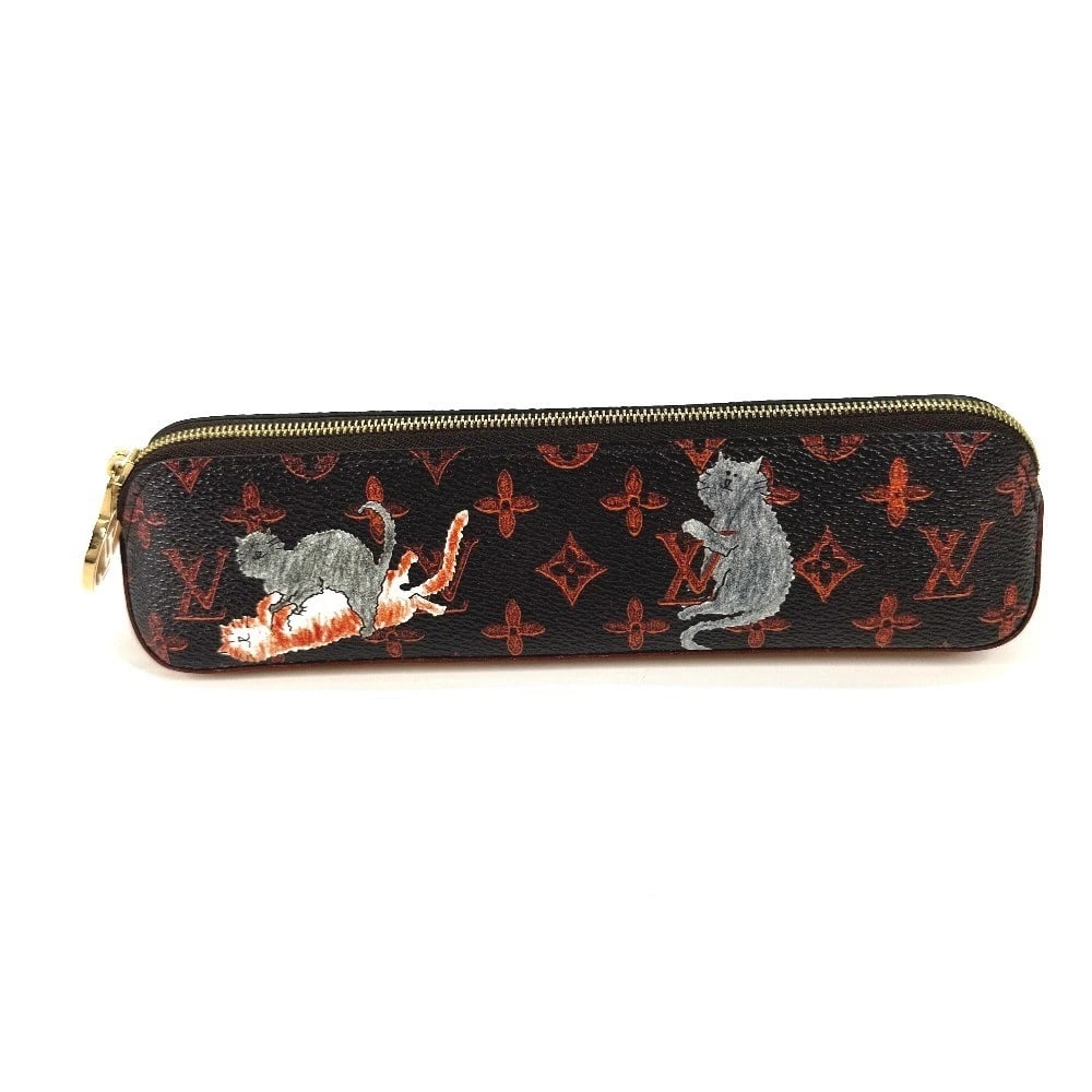 LOUIS VUITTON MONOGRAM CATOGRAM TROUSSE-ELIZABET: LOUIS VUITTON Monogram catogram Trousse-Elizabet Brand: LOUIS VUITTON Type/Style: pencil case Material: MonogramCanvas Color: Brown Size: W8.3xH2.2inch / W21cmxH5.5cm Accessories: None Accessories