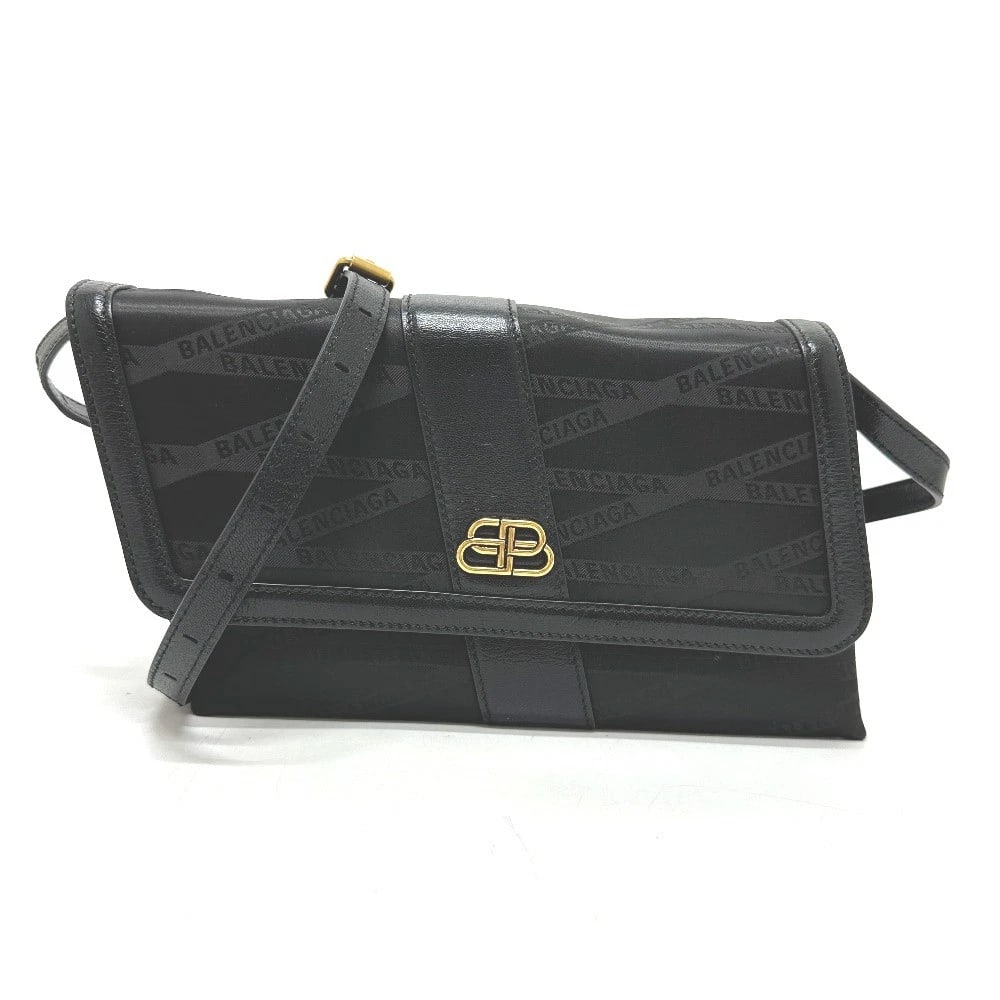 BALENCIAGA BAG M 2WAY BAG SHOULDER BAG NYLON / LEATHER BLACK: BALENCIAGA BAG M 2WAY bag Shoulder Bag Nylon / Leather Black Brand: BALENCIAGA Type/Style: Shoulder Bag Material: Nylon / Leather Color: Black Size: W9.8xH6.1xD1.6inch / W25cmxH15.5cmxD4cm