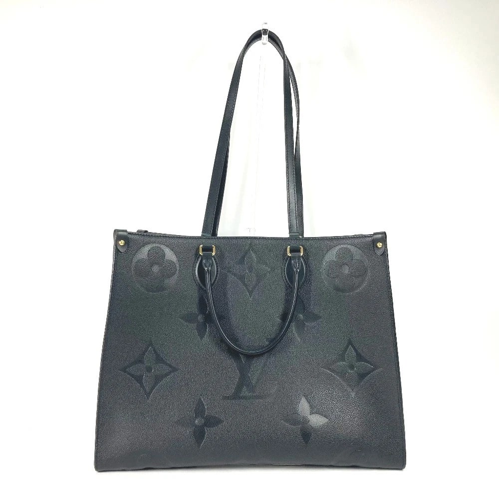 LOUIS VUITTON MONOGRAMEMPREINTE ON THE GO GM 2WAY: LOUIS VUITTON MonogramEmpreinte On the go GM 2WAY Brand: LOUIS VUITTON Type/Style: Tote Bag Material: MonogramEmpreinteLeather Color: Black Size: W16.1xH13.4xD7.5inch / W41cmxH34cmxD19cm Accessories:
