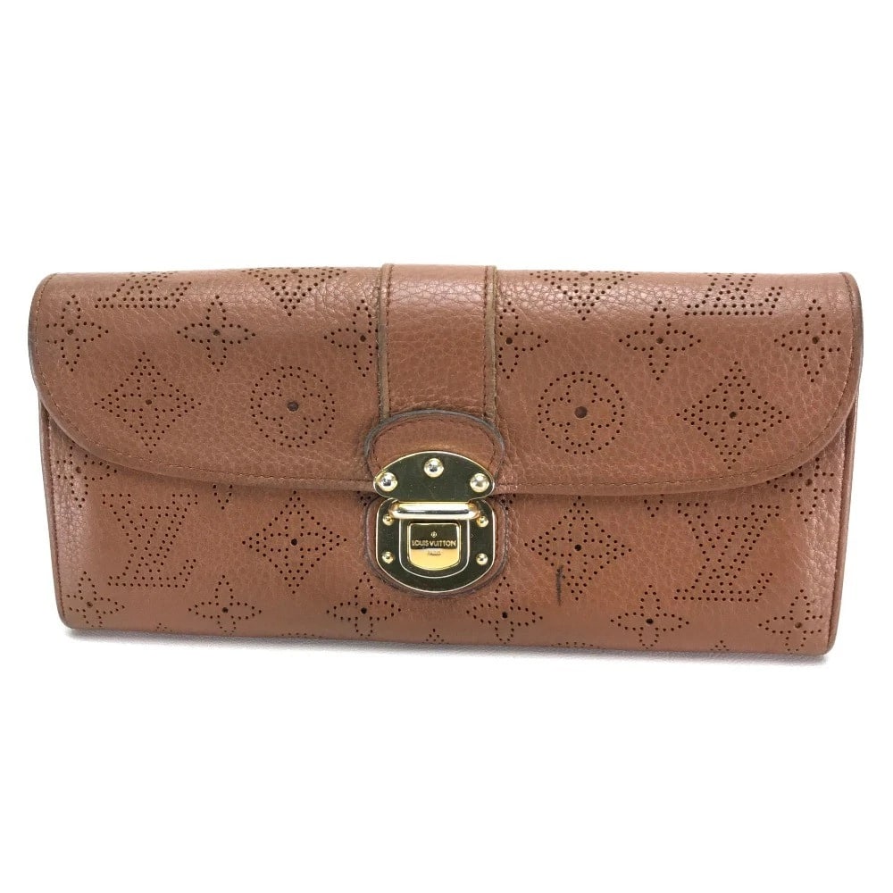 LOUIS VUITTON MAHINA CLUTCH AMELIA BIFOLD LONG WALLET: LOUIS VUITTON Mahina Clutch Amelia Bifold Long Wallet Brand: LOUIS VUITTON Type/Style: Long Wallet Material: Monogram Mahina Leather Color: cognac / Brown Size: W8.9xH4.1inch / W22.5cmxH10.5cm Acc