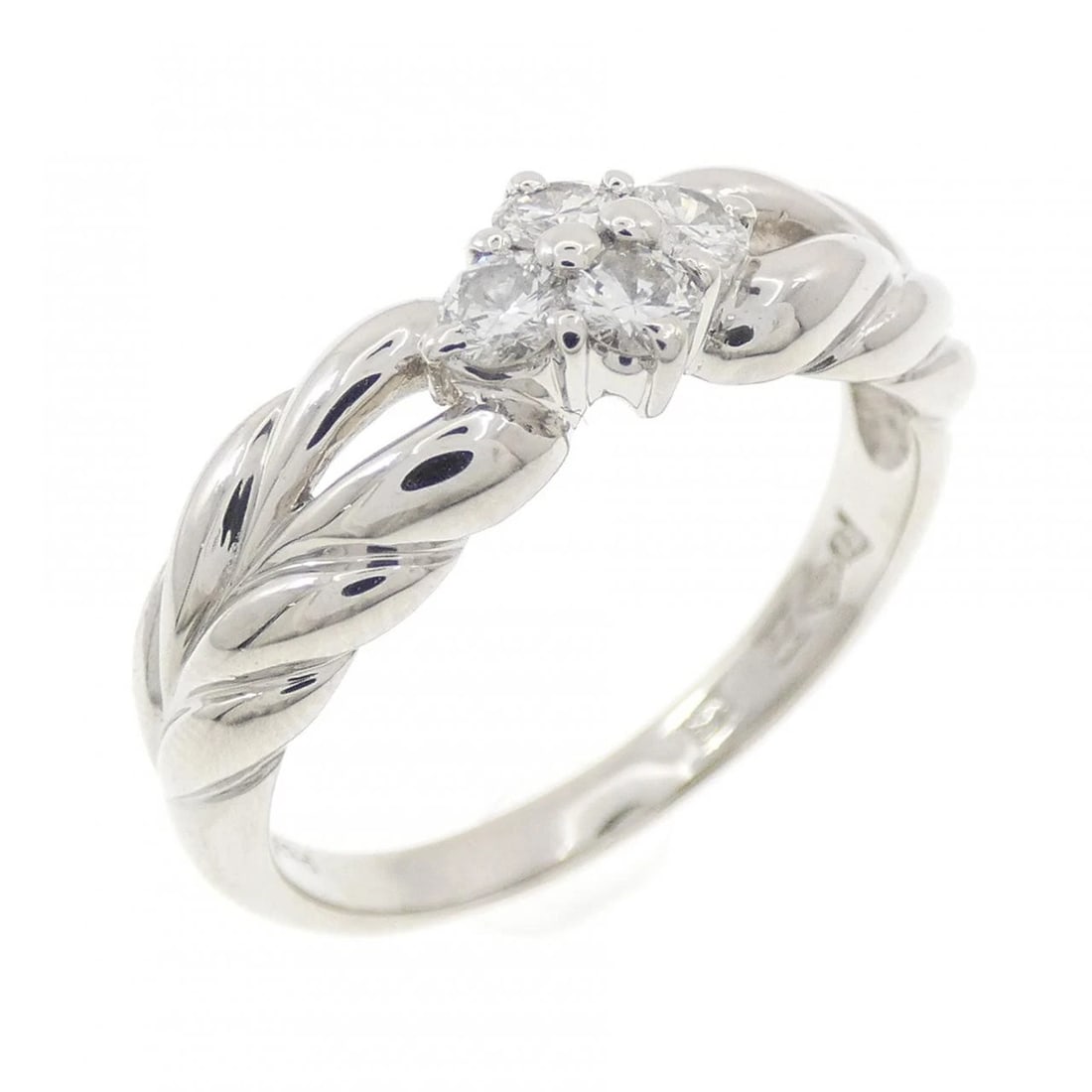 PT900 DIAMOND RING: PT900 Diamond Ring Brand: Unbranded Type/Style: Diamond Ring Material: PT900, Color: PT Size: US7 3/4 Accessories: None Accessories Notice: When purchasing pre-owned goods, please refer to the photos