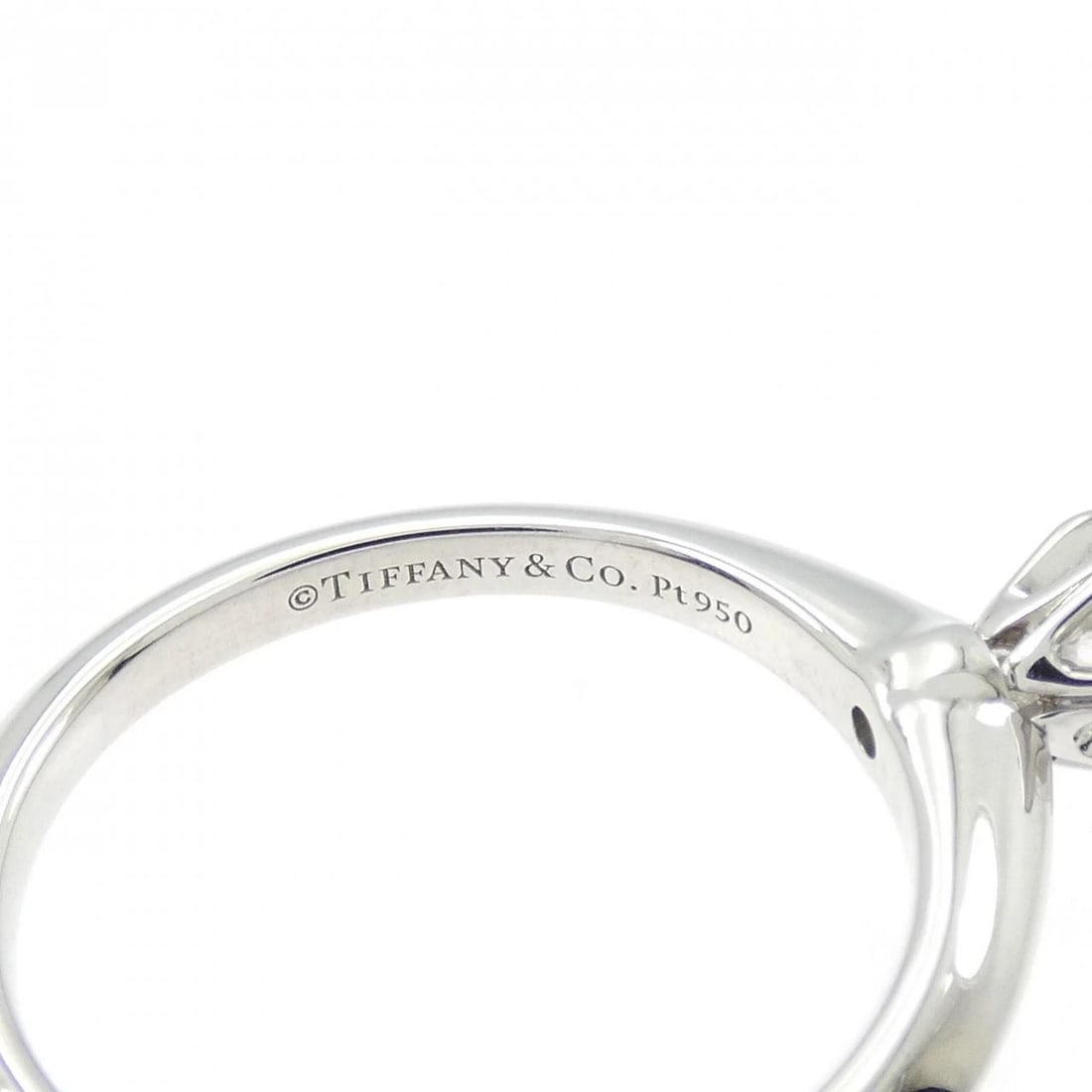 TIFFANY & CO. CLASSIC SOLITAIRE RING - 3