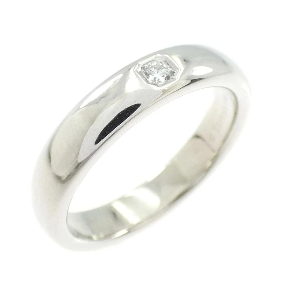 TIFFANY PLATINUM 950 CLASSIC BAND RING: Tiffany Platinum 950 Classic Band Ring Brand: Tiffany & Co. Type/Style: Ring Material: Pt950, Main Stone Natural Color: Silver Size: US 6 Accessories: None Accessories Notice: When purchas