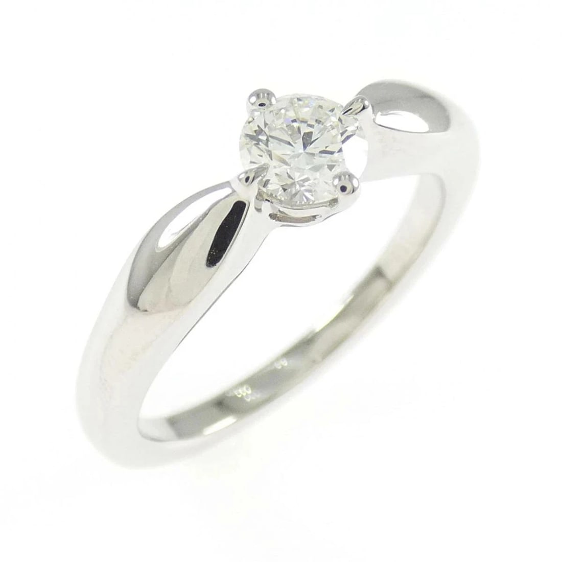 BVLGARI DEDICATA A VENEZIA RING DIAMOND PLATINUM BAND: Bvlgari Dedicata A Venezia Ring Diamond Platinum Band Brand: Bvlgari Type/Style: Ring Material: Platinum 950, Main Stone Natural Color: Size: US 7 Accessories: None Accessories Notice: Whe