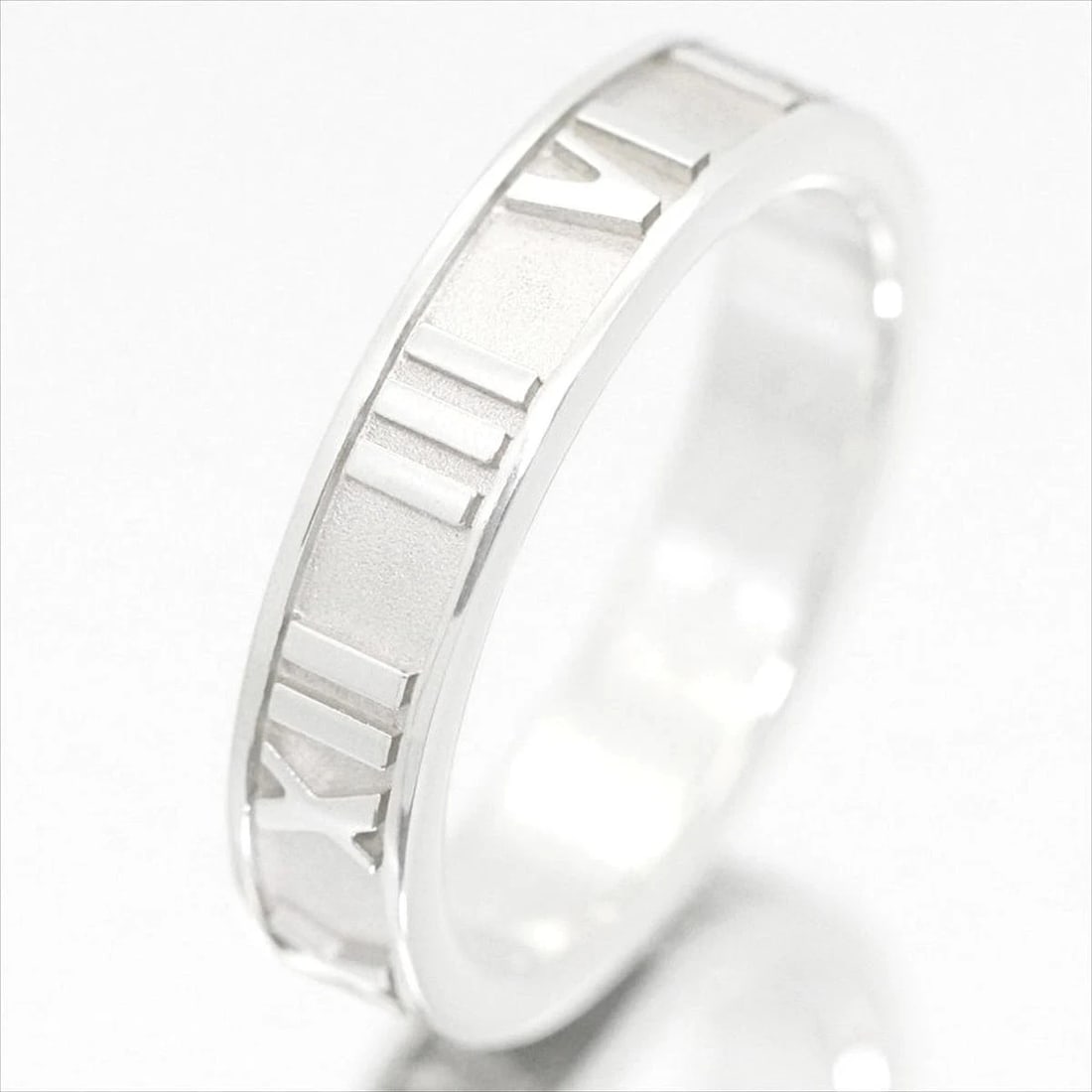 TIFFANY & CO. ATLAS FASHION SILVER RING GIFT QUALITY: Tiffany & Co. Atlas Fashion Silver Ring Gift Quality Brand: Tiffany & Co. Type/Style: Ring Material: Sterling Silver (Ag925), Color: Silver Size: US 3.5 Accessories: None Accessories Notic