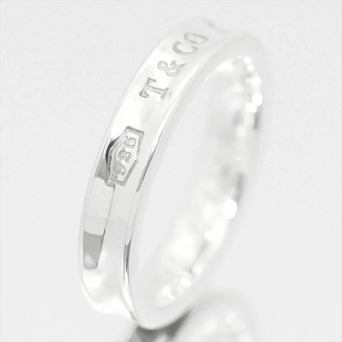 TIFFANY & CO. NARROW SILVER RING WOMEN AG925 GIFT QUALITY: Tiffany & Co. Narrow Silver Ring Women Ag925 Gift Quality Brand: Tiffany & Co. Type/Style: Ring Material: Sterling Silver (Ag925), Color: Silver Size: US 3.5 Accessories: None Accessories