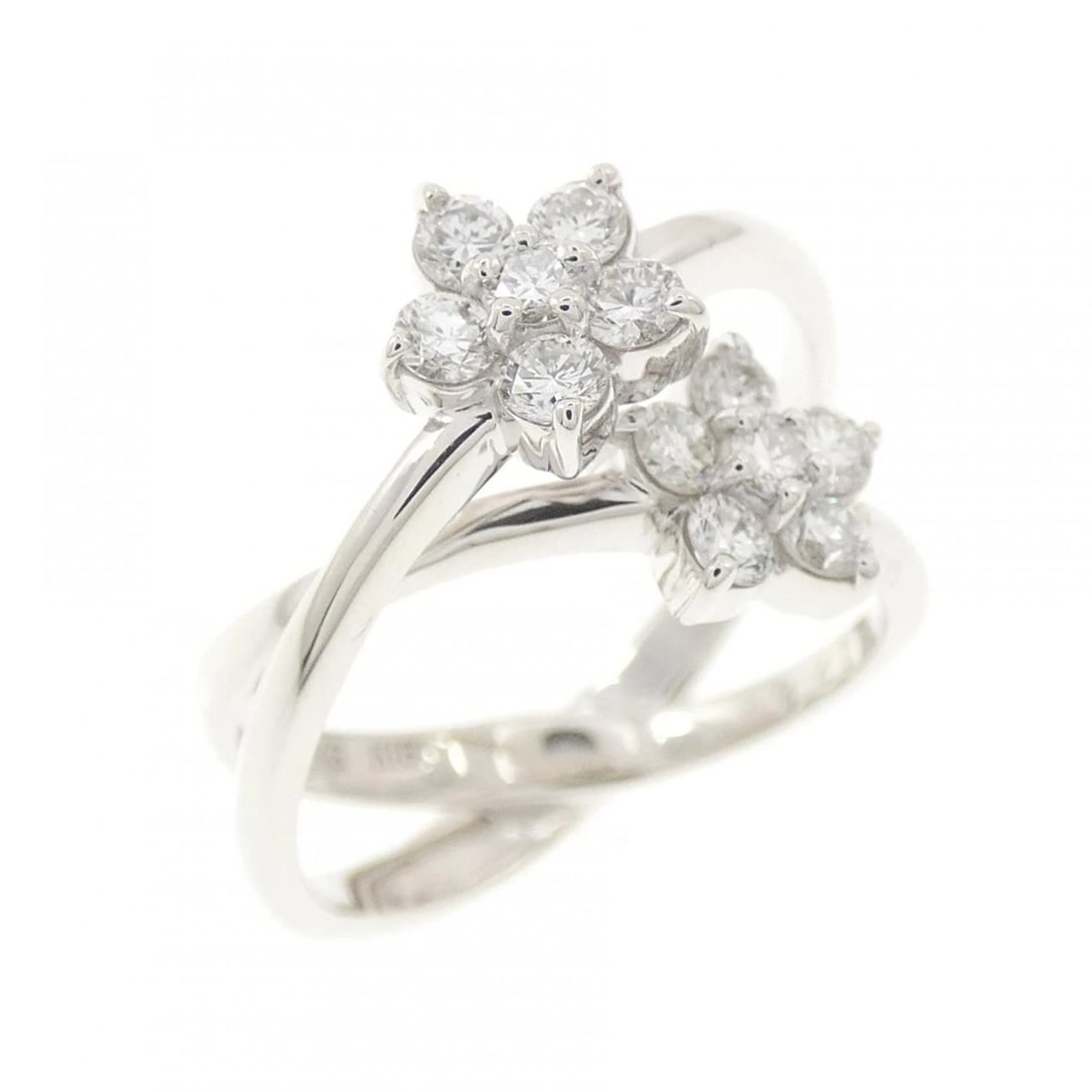 PONTE VECCHIO FLOWER DIAMOND RING: Ponte Vecchio Flower Diamond Ring Brand: Ponte Vecchio Type/Style: Ponte Vecchio Ring Material: K18 white gold, Main Stone Natural Color: white gold Size: US4 Accessories: None Accessories Notice: