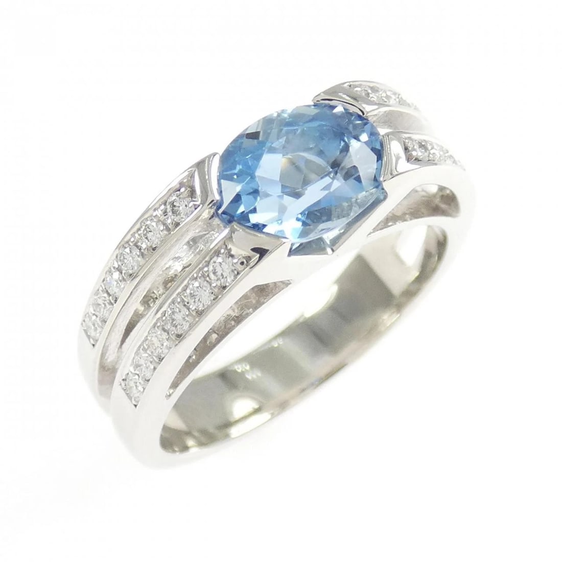 TASAKI AQUAMARINE RING: TASAKI Aquamarine Ring Brand: TASAKI Type/Style: Tasaki Ring Material: Platinum, Main Stone Aquamarine Color: SILVER Size: US6 3/4 Accessories: None Accessories Notice: When purchasing pre-owned