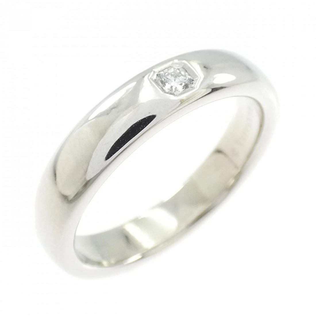TIFFANY & CO. CLASSIC BAND RING: TIFFANY & Co. Classic Band Ring Brand: TIFFANY&Co. Type/Style: TIFFANY & Co. Ring Material: Platinum950, Main Stone Natural Color: SILVER Size: US5 3/4 Accessories: None Accessories Notice: When