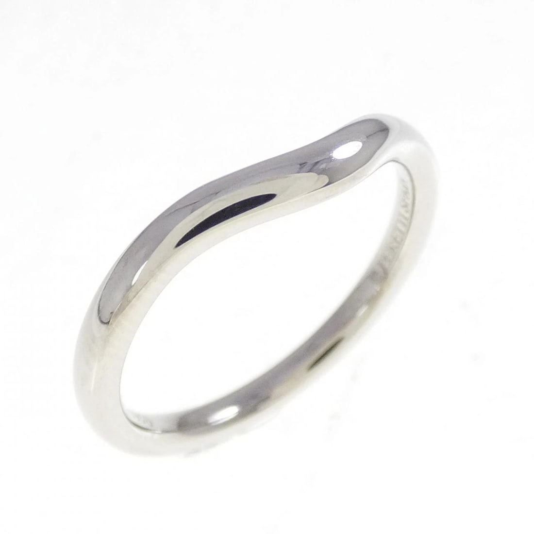 TIFFANY CURVED RING: Tiffany Curved Ring Brand: Tiffany Type/Style: Ring Material: Platinum 950, Color: silver Size: 4.5-5 (US Accessories: None Accessories Notice: When purchasing pre-owned goods, please refer to the
