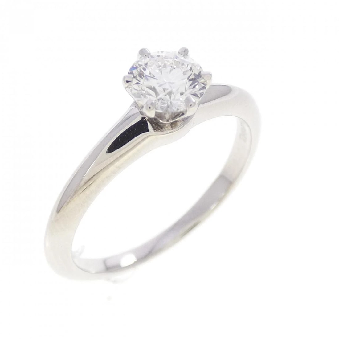 TIFFANY & CO. CLASSIC SOLITAIRE RING: TIFFANY & Co. Classic Solitaire Ring Brand: TIFFANY&Co. Type/Style: TIFFANY & Co. Ring Material: Platinum950, Main Stone Natural Color: SILVER Size: US5 3/4 Accessories: None Accessories N