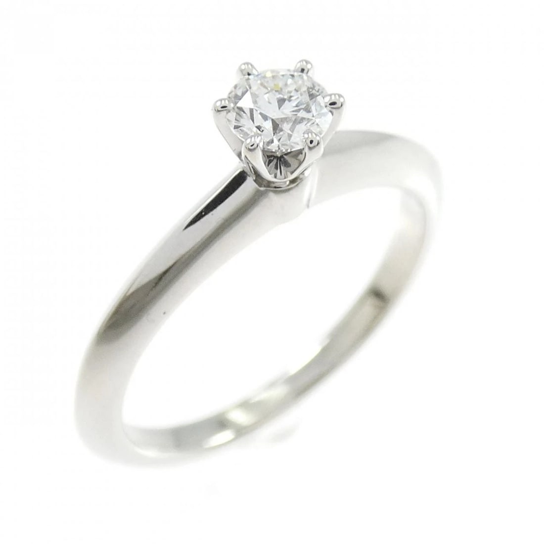 TIFFANY&CO. CLASSIC SOLITAIRE RING: TIFFANY&Co. Classic Solitaire Ring Brand: TIFFANY&Co. Type/Style: TIFFANY & Co. Ring Material: Platinum950, Main Stone Natural Color: Silver Size: US4 3/4 Accessories: None Accessories Notice: When