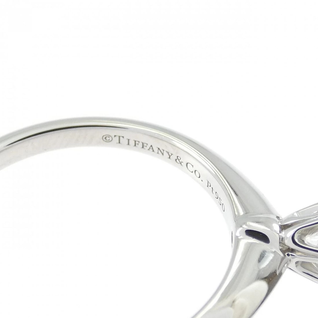 TIFFANY&CO. CLASSIC SOLITAIRE RING - 3
