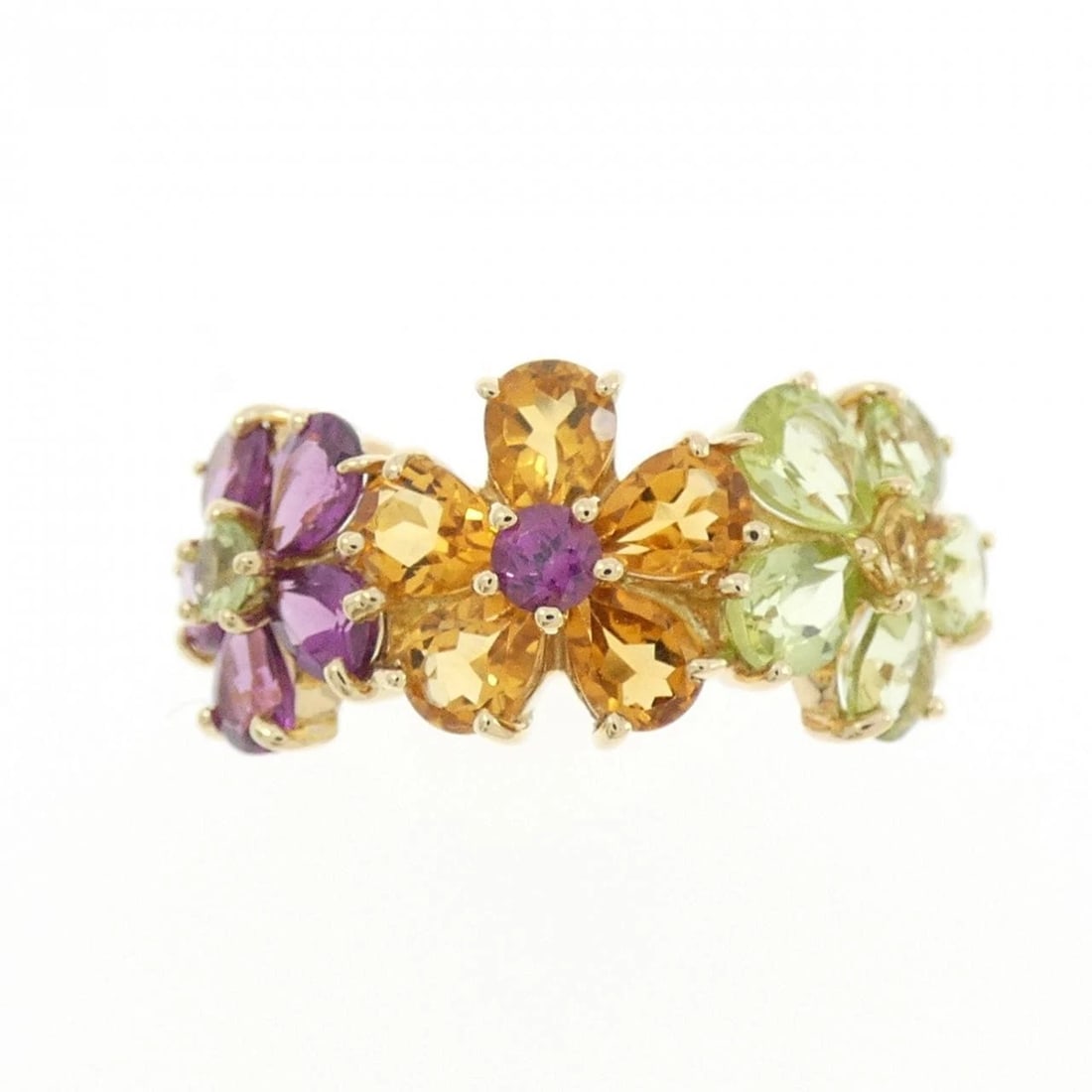 PONTE VECCHIO COLORED STONE RING: Ponte Vecchio colored stone ring Brand: Ponte Vecchio Type/Style: Ponte Vecchio Ring Material: K18 yellow gold, Main Stone Peridot Color: Yellow Gold Size: US6 1/4 Accessories: None Accessories
