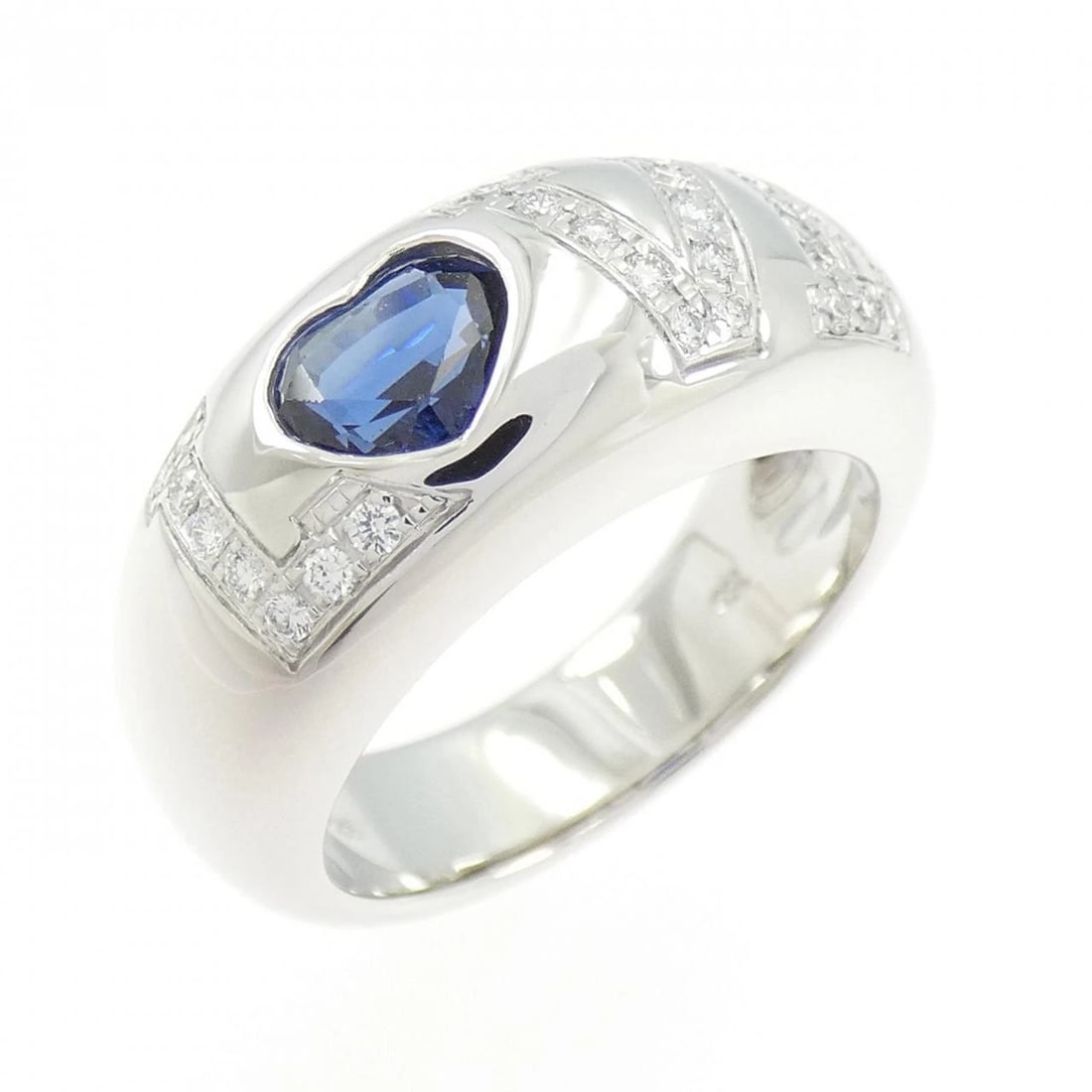 CHOPARD SAPPHIRE RING: Chopard Sapphire Ring Brand: Chopard Type/Style: Chopard Ring Material: 750 white gold, Main Stone Sapphire Color: White Gold Size: US6 1/4 Accessories: None Accessories Notice: When purchasing