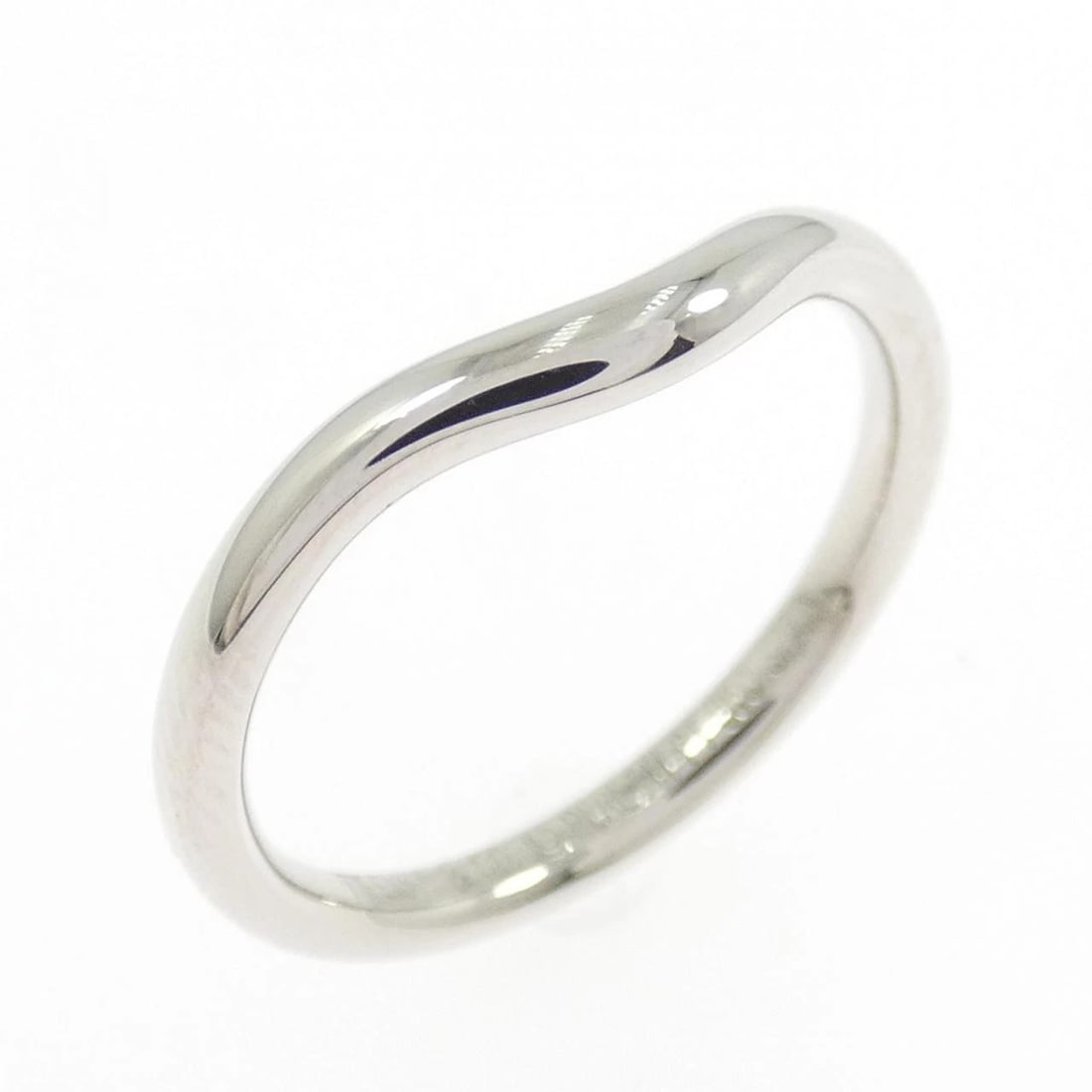 TIFFANY&CO. CURVED RING: TIFFANY&Co. Curved Ring Brand: TIFFANY&Co. Type/Style: TIFFANY & Co. Ring Material: Platinum950, Color: Silver Size: US4 1/2 Accessories: None Accessories Notice: When purchasing pre-owned goods,