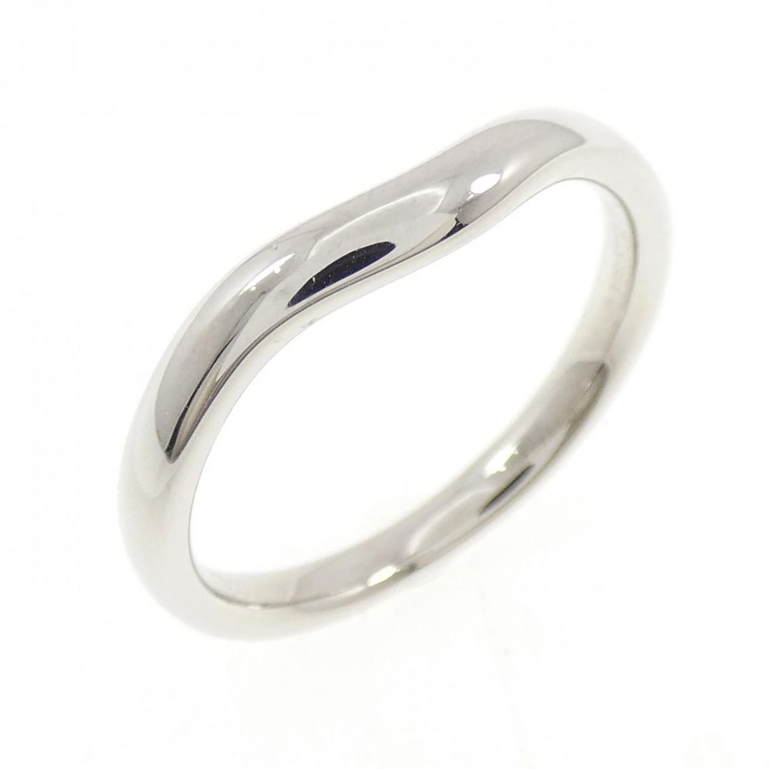 TIFFANY&CO. CURVED RING: TIFFANY&Co. Curved Ring Brand: TIFFANY&Co. Type/Style: TIFFANY & Co. Ring Material: Platinum950, Color: Silver Size: US7 1/2 Accessories: None Accessories Notice: When purchasing pre-owned goods,