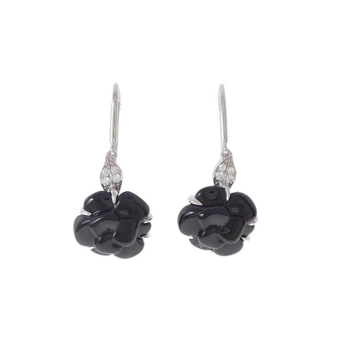 CHANEL CAMELLIA PIERCE: Chanel Camellia Pierce Brand: CHANEL Type/Style: Chanel Pierce/Earring Material: 750 white gold, Main Stone Onyx Color: white gold Size: Actual Size Approximate dimensions (height x width): 17.1cm x 1