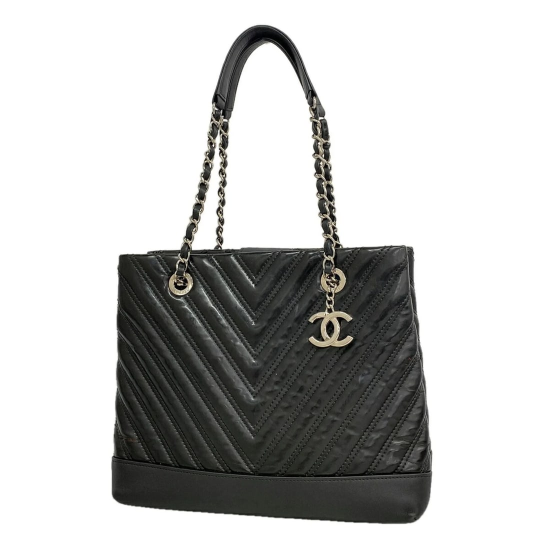 CHANEL TOTE BAG/CHAIN TOTE, V-STITCH, PATENT LEATHER: Chanel Tote Bag/Chain Tote, V-Stitch, Patent Leather Brand: Chanel Type/Style: Tote bag Material: Patent leather Color: Black Size: (HxWxD) 23cm x 26.5cm x 12cm / 9.05inch x 10.43inch x 4.72inch