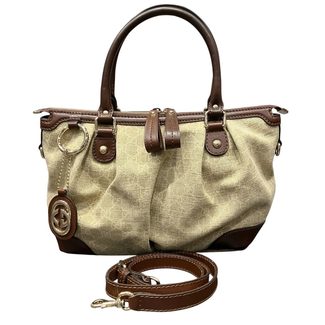 GUCCI SUKEY HANDBAG GG CANVAS LEATHER: Gucci Sukey Handbag GG Canvas Leather Brand: Gucci Type/Style: Handbag Material: Canvas , Leather Color: Beige, Brown, Gold Size: (HxWxD) 25cm x 32cm x 16cm / 9.84inch x 12.59inch x 6.29inch Acces