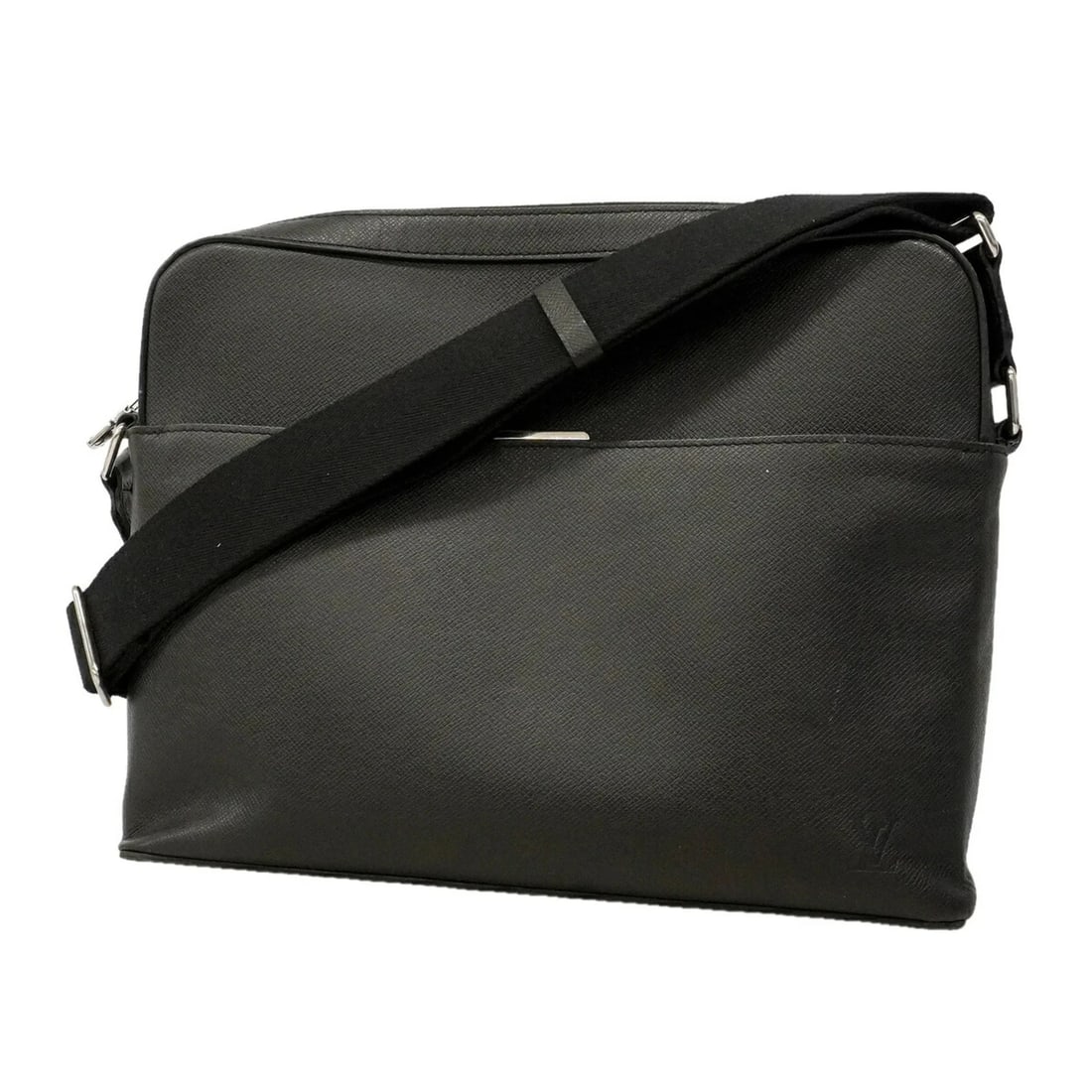 LOUIS VUITTON TAIGA ANTON MM SHOULDER BAG: Louis Vuitton Taiga Anton MM Shoulder Bag Brand: Louis Vuitton Type/Style: Shoulder bag Material: None Color: Black Size: (HxWxD) 27cm x 34.5cm x 6cm / 10.62inch x 13.58inch x 2.36inch Accessories