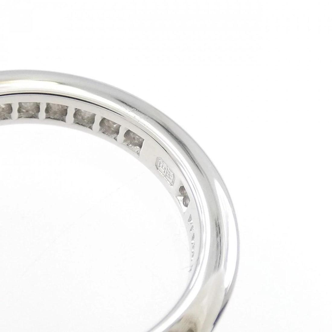 HARRY WINSTON ROUND CHANNEL SET RING - 3