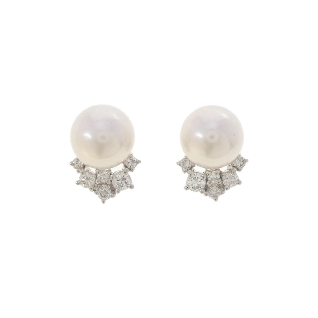 TASAKI AKOYA PEARL PIERCE: TASAKI Akoya Pearl Pierce Brand: TASAKI Type/Style: Tasaki Pierce/Earring Material: Platinum900, Main Stone Secondary StoneNatural Color: Platinum Size: Approximate dimensions (height x width): 14.4cm