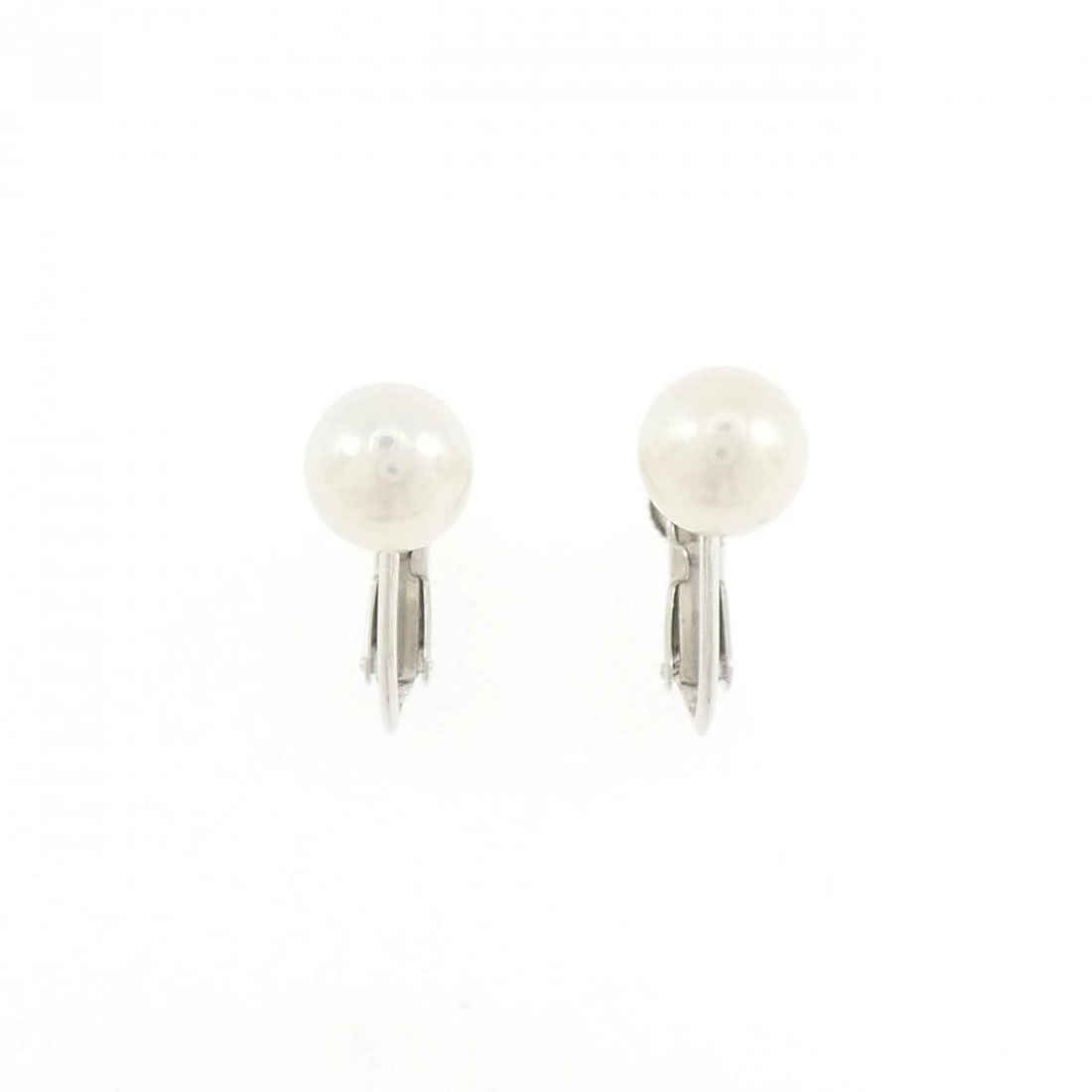 TASAKI AKOYA PEARL EARRINGS: TASAKI Akoya Pearl Earrings Brand: TASAKI Type/Style: Tasaki Pierce/Earring Material: K18 white gold, Color: white gold Size: Diameteraround: 7.1mm Accessories: None Accessories Notice: When