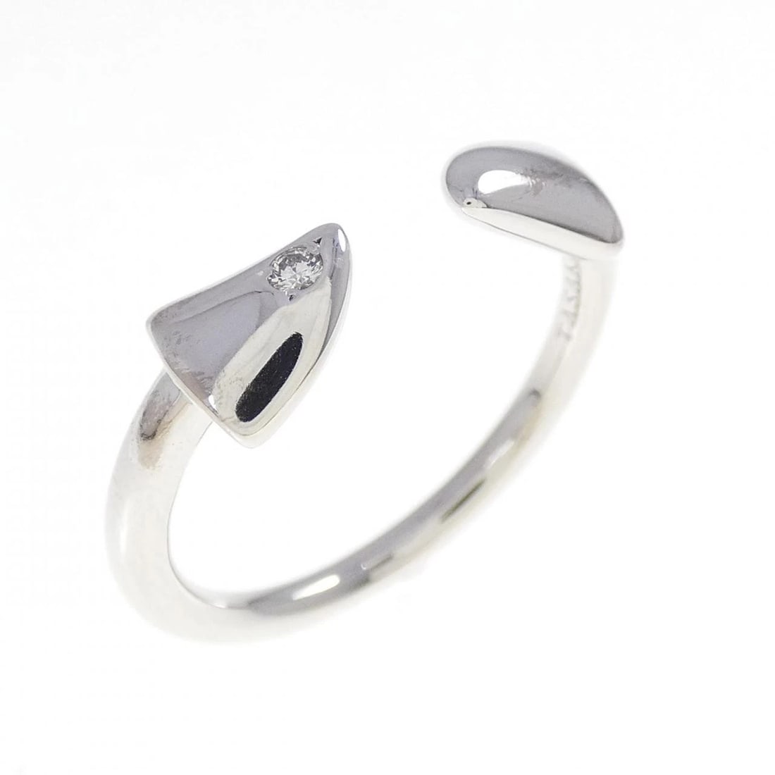 TASAKI DIAMOND RING: Tasaki Diamond Ring Brand: TASAKI Type/Style: Tasaki Ring Material: 750 white gold, Main Stone Natural Color: White gold Size: US6 1/2 Accessories: None Accessories Notice: When purchasing pre-owned