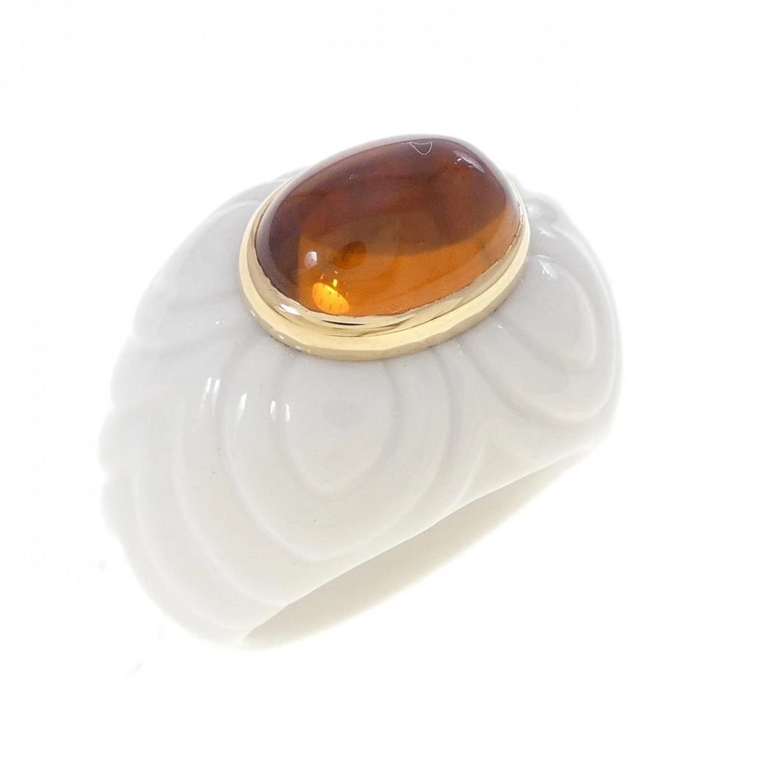 BVLGARI CHANDRA RING: Bvlgari Chandra Ring Brand: BVLGARI Type/Style: Bulgari Ring Material: 750 yellow gold/ceramic, Main Stone Citrin Color: yellow gold Size: US5 3/4 Accessories: None Accessories Notice: When