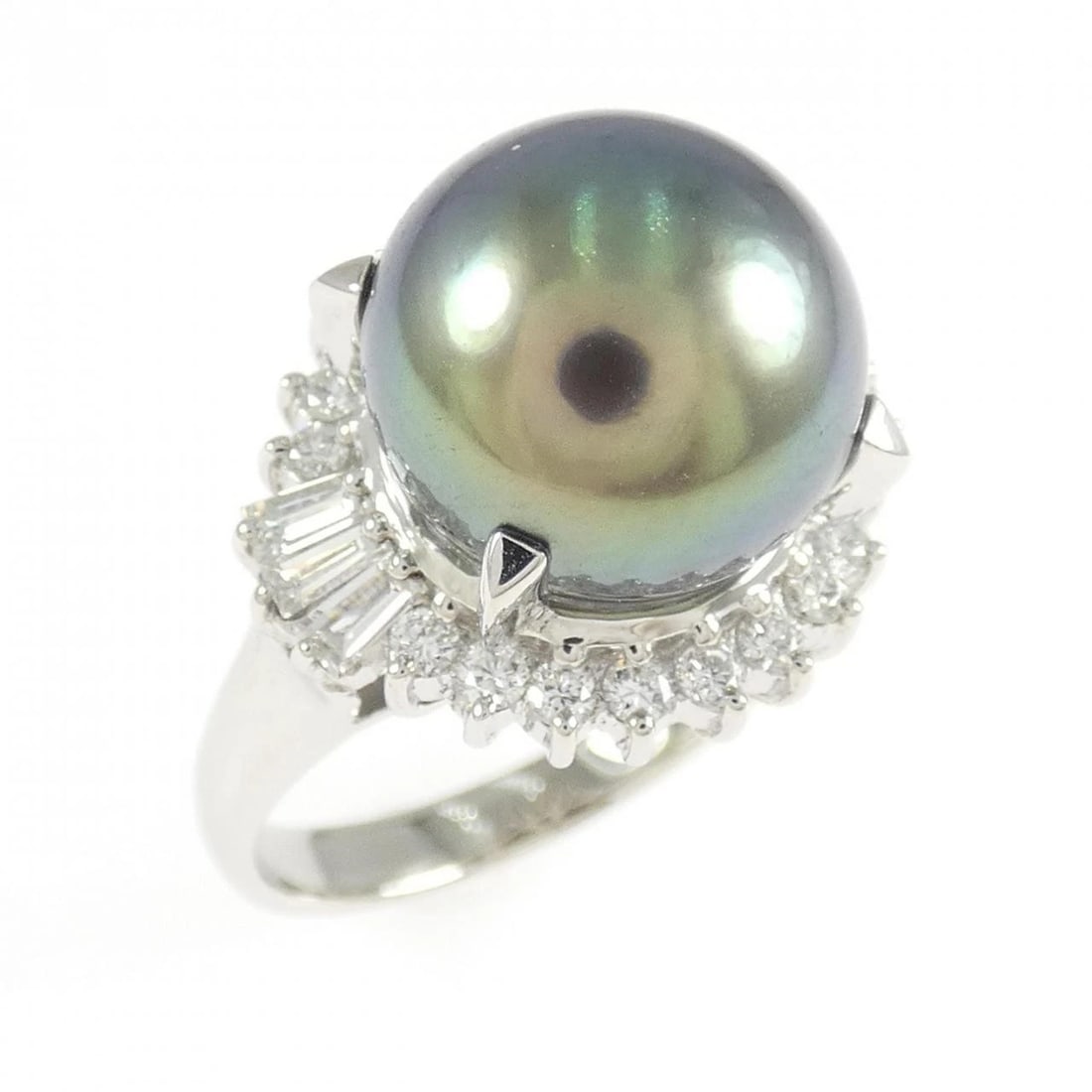TASAKI BLACK PEARL RING: TASAKI Black Pearl Ring Brand: TASAKI Type/Style: Tasaki Ring Material: Platinum900, Main Stone Black Pearl Color: Silver Size: US5 3/4 Accessories: None Accessories Notice: When purchasing pre-owned