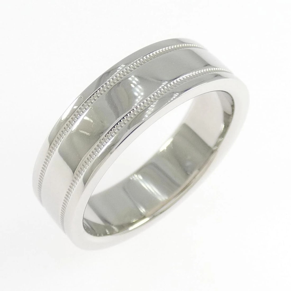 TIFFANY & CO. DOUBLE MILGRAIN RING: TIFFANY & Co. Double Milgrain Ring Brand: TIFFANY&Co. Type/Style: TIFFANY & Co. Ring Material: Platinum950, Color: Silver Size: US7 3/4 Accessories: None Accessories Notice: When purchasing pre-owned