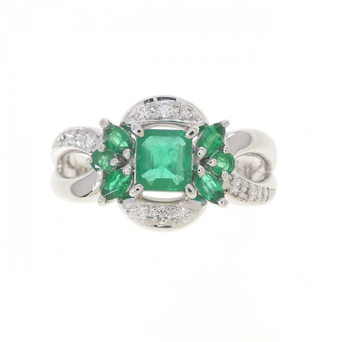 TASAKI EMERALD RING: TASAKI Emerald Ring Brand: TASAKI Type/Style: Tasaki Ring Material: Platinum900, Main Stone Emerald Color: Silver Size: US6 1/4 Accessories: None Accessories Notice: When purchasing pre-owned goods,