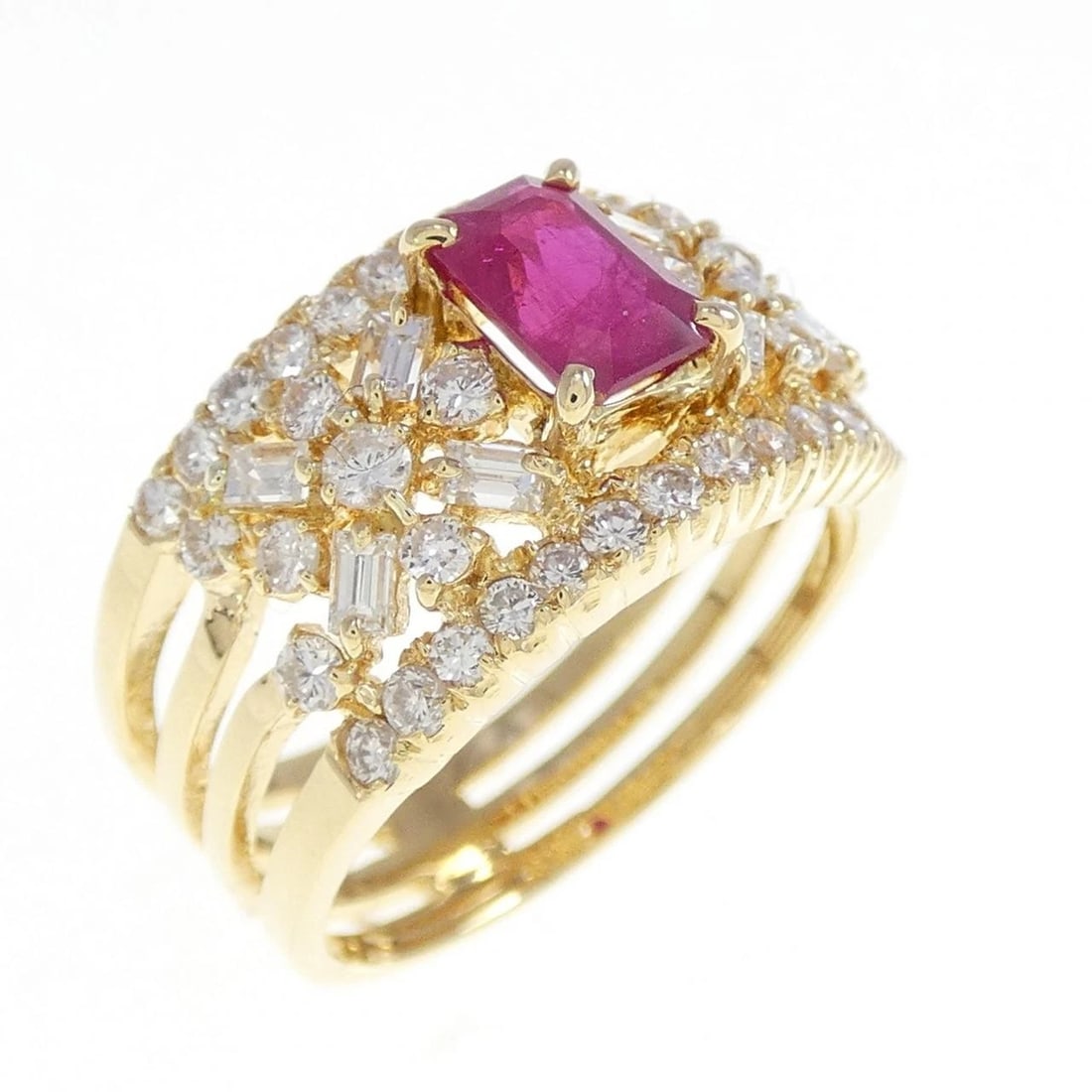 PONTE VECCHIO RUBY RING: Ponte Vecchio Ruby Ring Brand: Ponte Vecchio Type/Style: Ponte Vecchio Ring Material: K18 yellow gold, Main Stone Ruby Color: yellow gold Size: US6 1/2 Accessories: None Accessories Notice: When