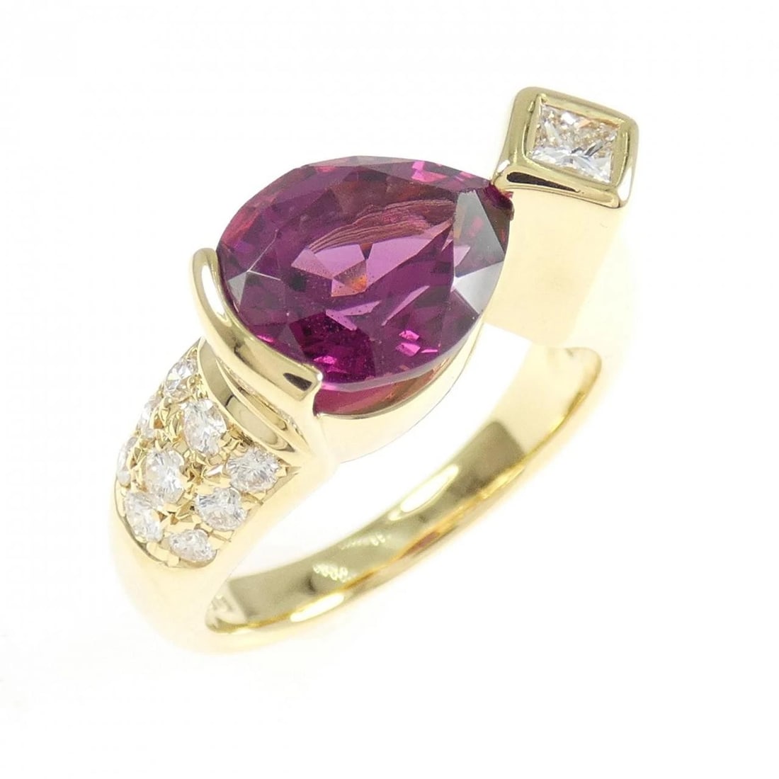 TASAKI GARNET RING: TASAKI Garnet Ring Brand: TASAKI Type/Style: Tasaki Ring Material: K18 yellow gold, Main Stone Garnet Color: Yellow Gold Size: US6 1/4 Accessories: None Accessories Notice: When purchasing pre-owned