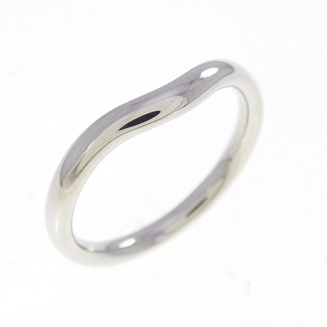 TIFFANY&CO. CURVED RING: TIFFANY&Co. Curved Ring Brand: TIFFANY&Co. Type/Style: TIFFANY & Co. Ring Material: Platinum950, Color: Silver Size: US5 1/4 Accessories: None Accessories Notice: When purchasing pre-owned goods,
