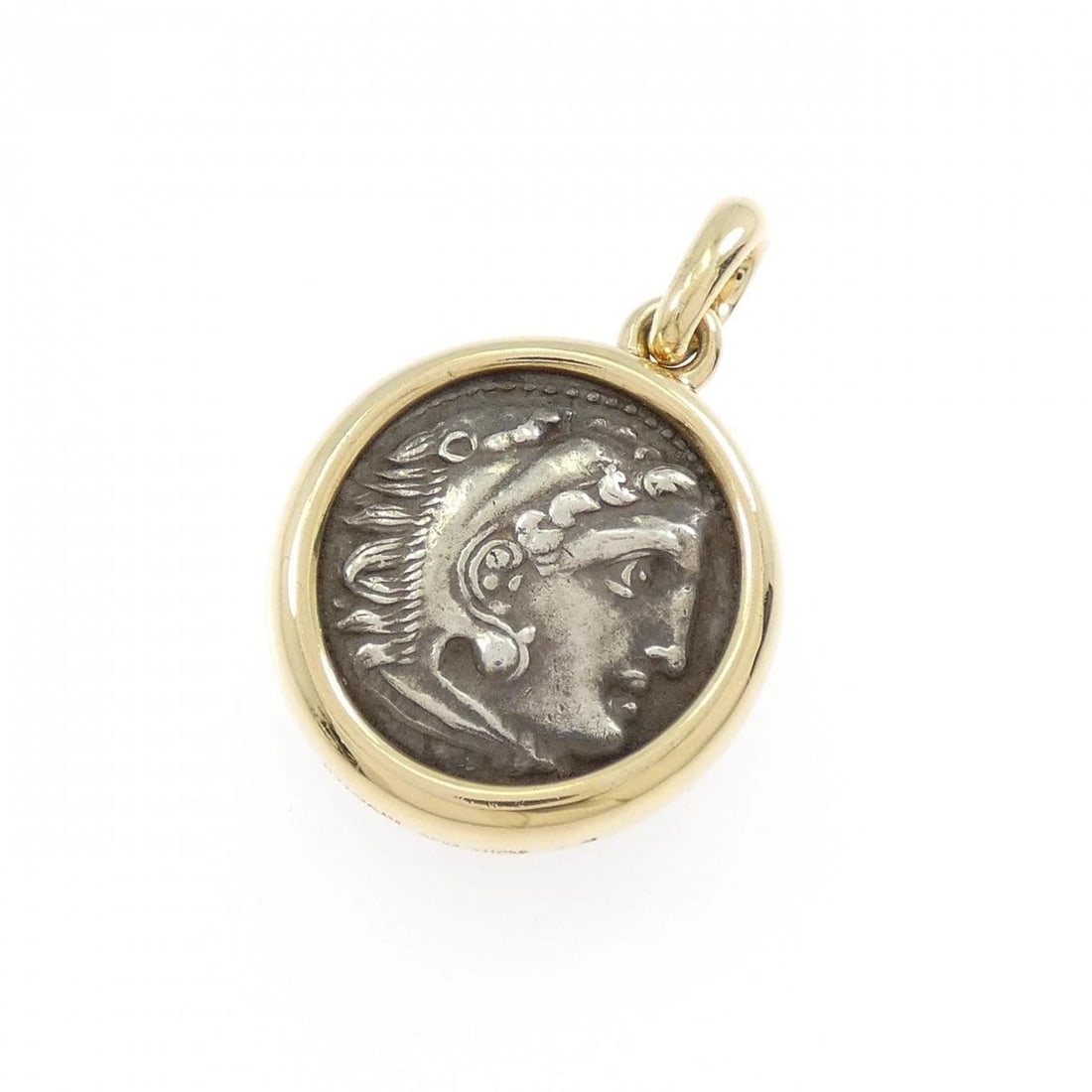 BVLGARI MONETE PENDANT: Bvlgari Monete Pendant Brand: BVLGARI Type/Style: Bvlgari Pendant/Brooch Material: 750 yellow gold, Color: yellow gold Size: Actual Size Approximate dimensions (height x width): 31.3cm x 20.2cm
