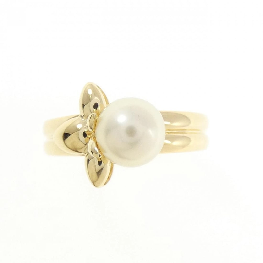 VAN CLEEF & ARPELS AKOYA PEARL RING: Van Cleef & Arpels Akoya Pearl Ring Brand: Van Cleef & Arpels Type/Style: Van Cleef & Arpels Ring Material: 18kt yellow gold, Main Stone Akoya Pearl Color: yellow gold Size: US5 1/4 Accessories: None