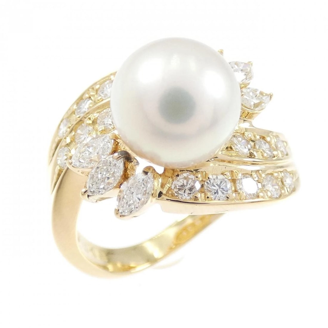 TASAKI AKOYA PEARL RING: Tasaki Akoya Pearl Ring Brand: TASAKI Type/Style: Tasaki Ring Material: K18 yellow gold, Main Stone Akoya Pearl Color: yellow gold Size: US5 1/4 Accessories: None Accessories Notice: When purchasing
