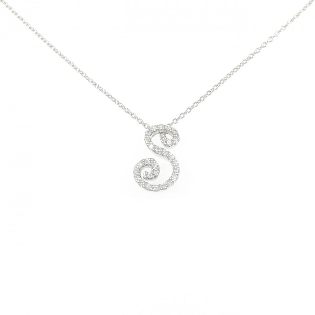 PONTE VECCHIO INITIAL NECKLACE: Ponte Vecchio Initial Necklace Brand: Ponte Vecchio Type/Style: Ponte Vecchio Necklace Material: K18 white gold, Main Stone Natural Color: White Gold Size: Length37cmActual SizePendant length approx.